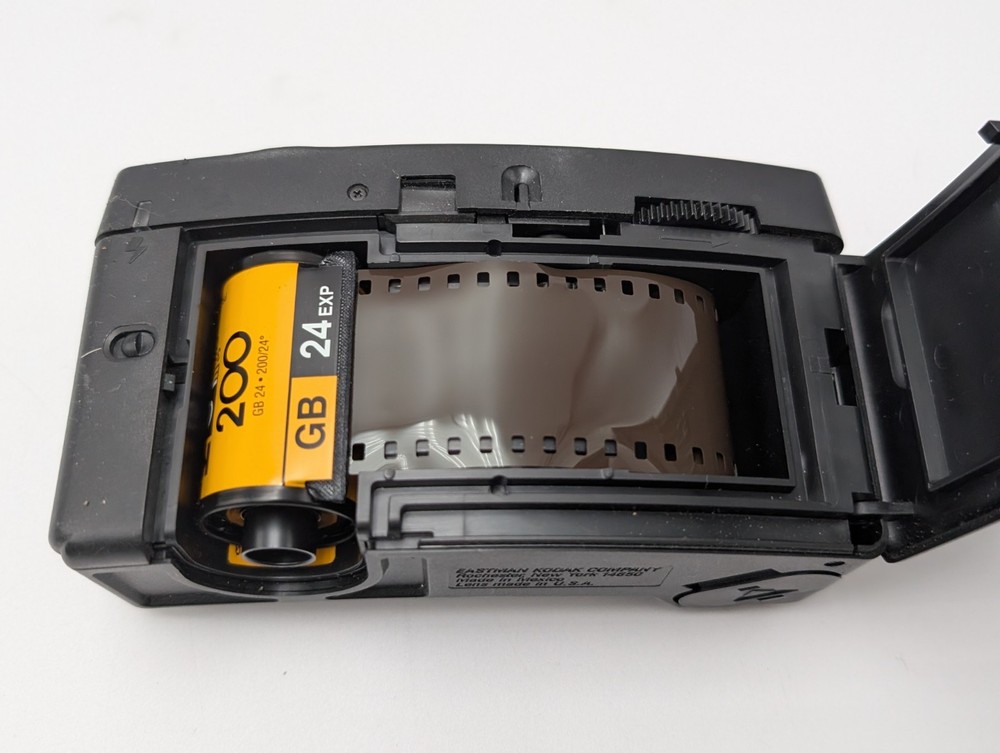 Kodak S Series S10 35mm Camera Electronic Flash, Focus-Free Untested