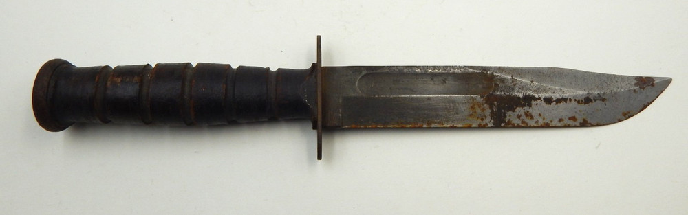 NICE WW2 CAMillUS FIGHTING KNIFE  With Original Sheath marked U.S.