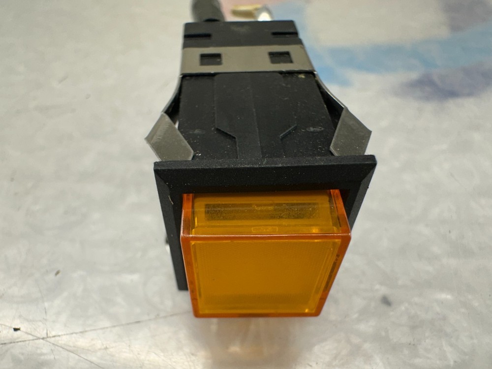 Omron M2SA-701 Orange Illuminated Lamp Pilot Light