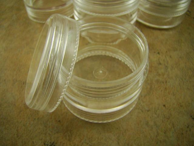 5 Stackable Round Plastic Storage Containers-Gold-Fishing Flies-Beads-Minerals