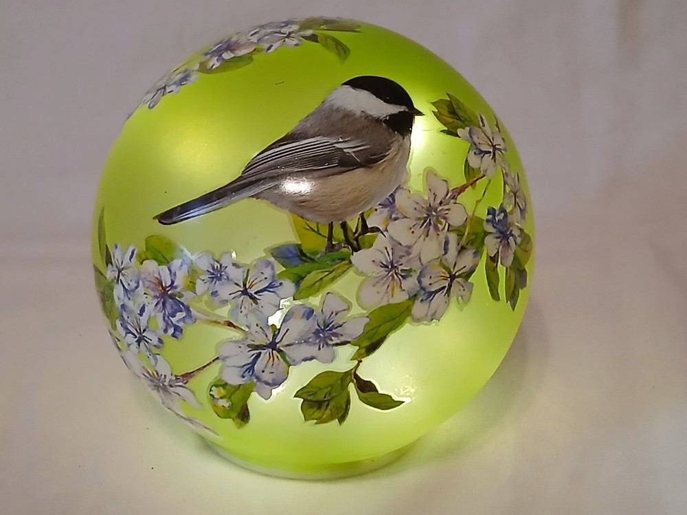 Plastic Ball Chickadee Bird Pattern Battery Operated Night Light