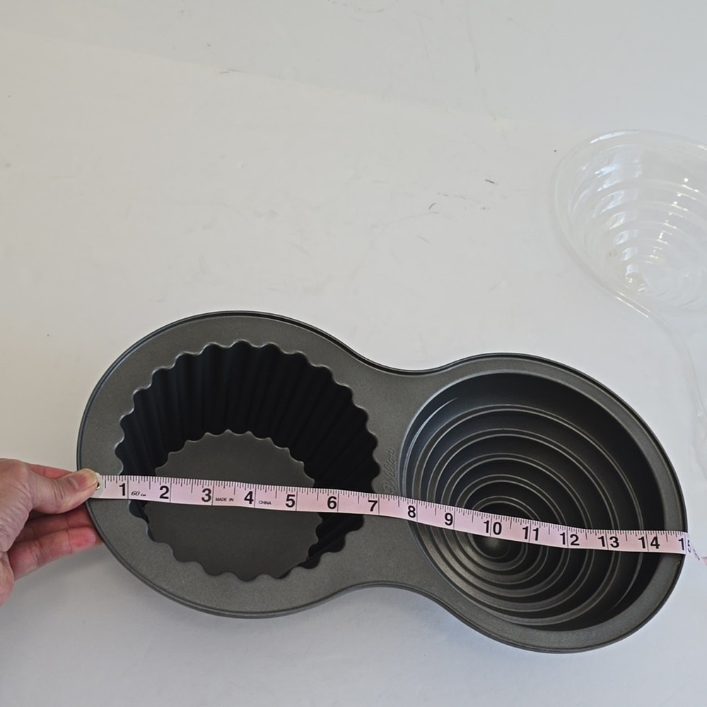 Wilton Giant Dimensions Large Cupcake Pan