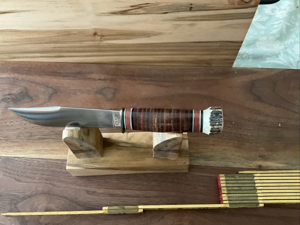 Ambrosia Maple Knife Stand Display