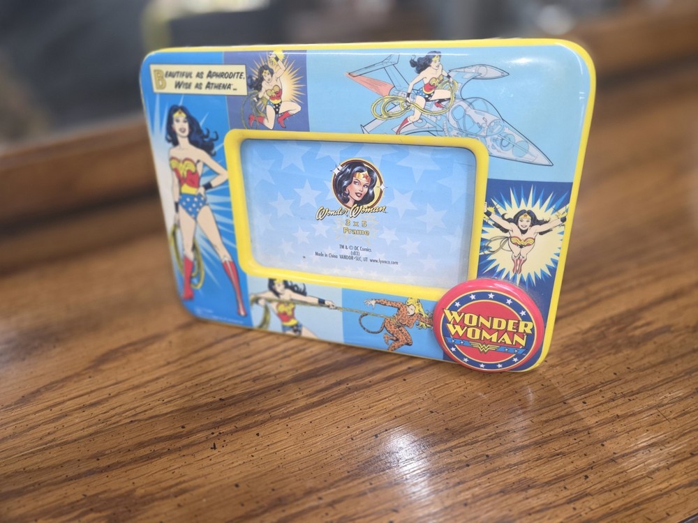 Vintage WONDER WOMAN FRAME!