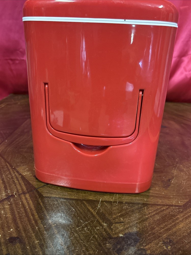 Frigidaire 6-Can Mini Retro Beverage Fridge - Red