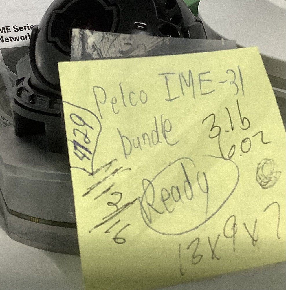 Pelco SARIX IME31 ENVIORMENTAL MINI DOME NETWORK CAMERA with Base