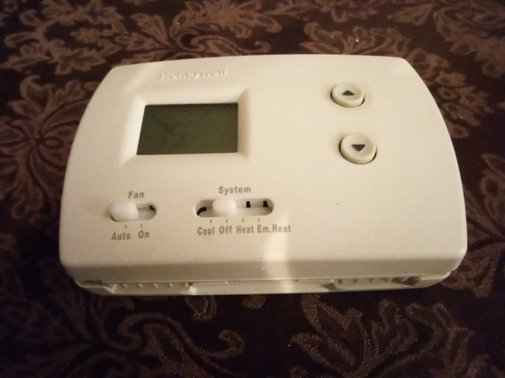 Honeywell TH3210D1004 Non-Programmable Thermostat PRO 3000 (Tested)
