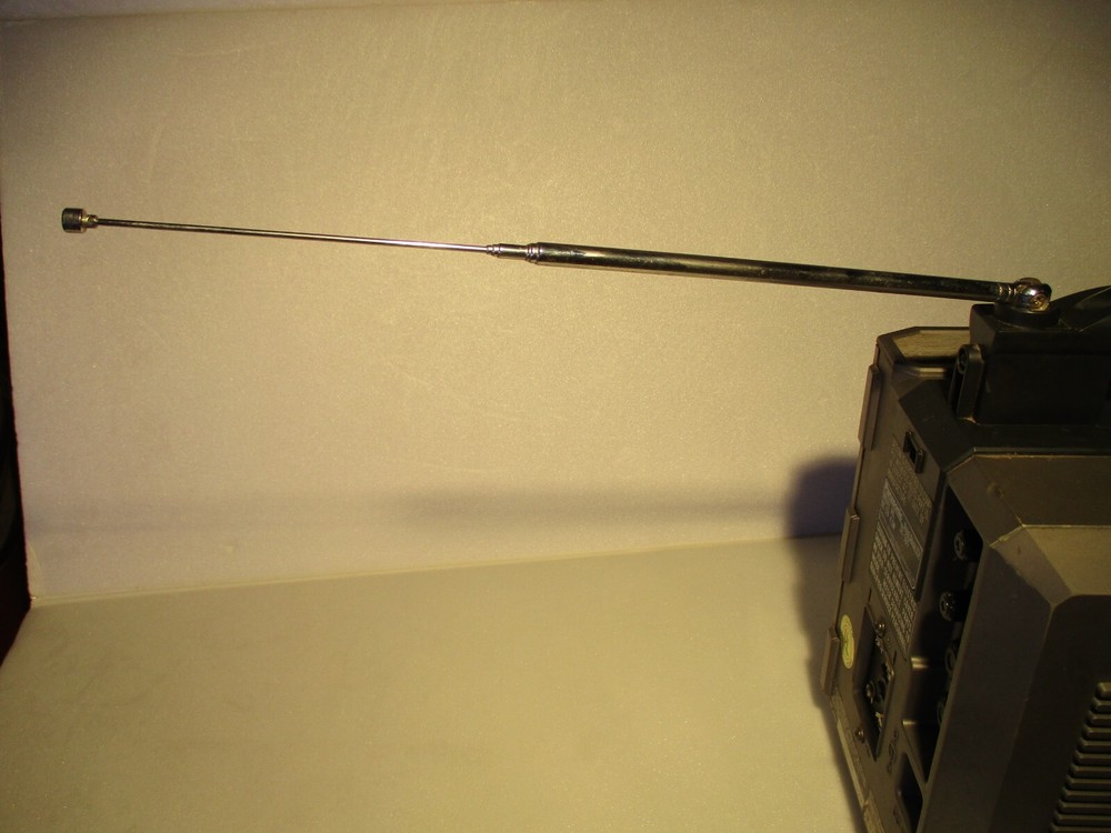 Vintage Panasonic Solid State Portable TV TR-555 1978