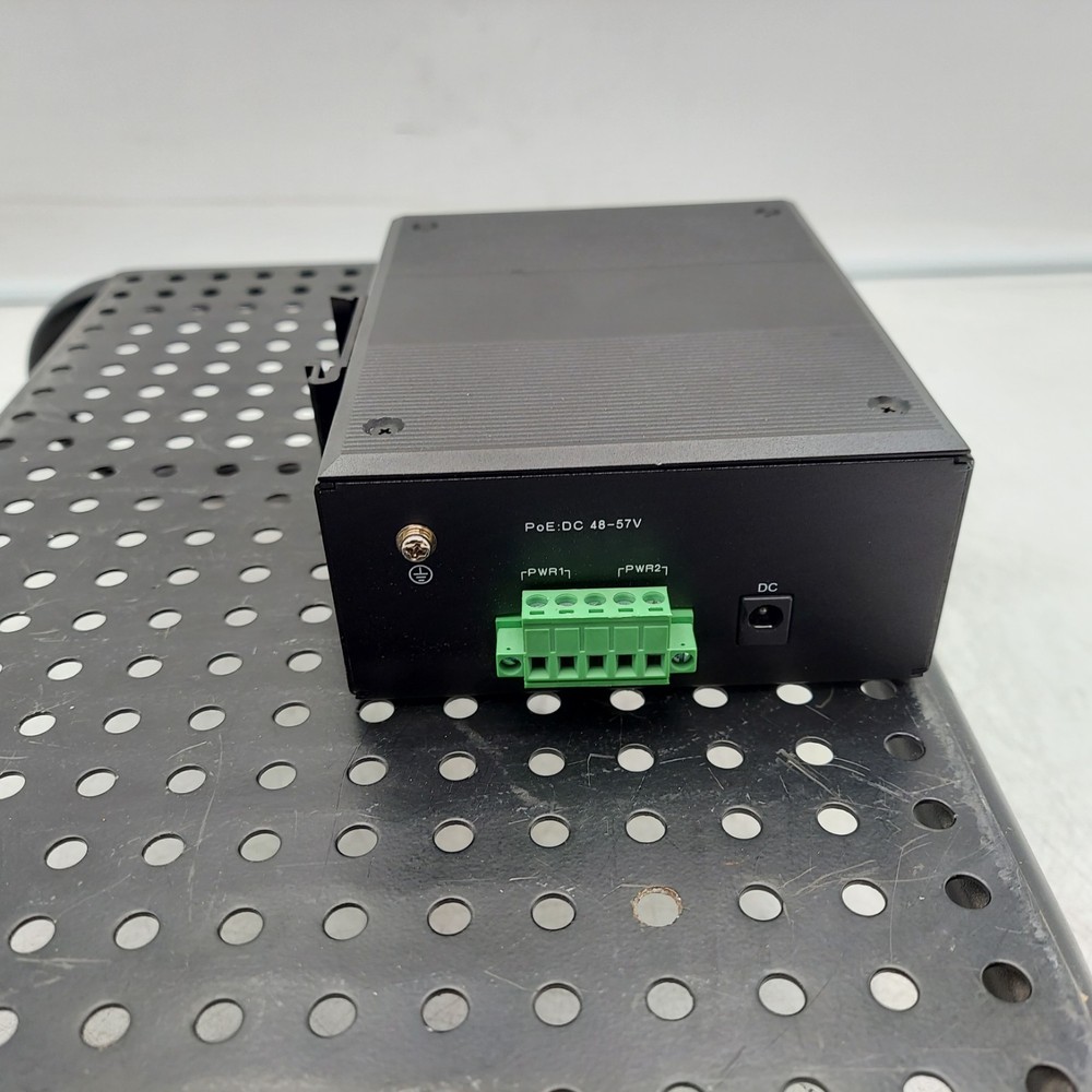 Intellinet 561624 - Switch 8-Port