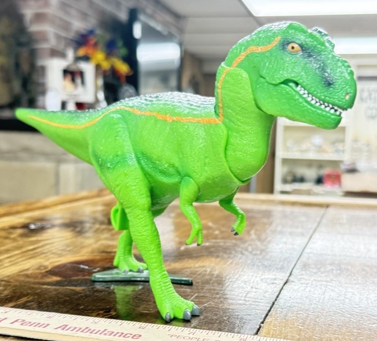 1998 Snapping T-rex dinosaur model in perfect shape
