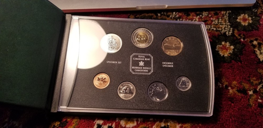 Canada 2000 Specimen Set With Bear & Cub Knowledge $2 Coin.