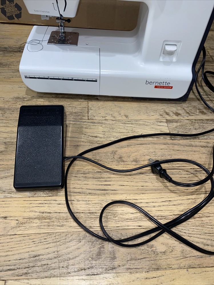 Bernette 33 Swiss Design Sewing Machine