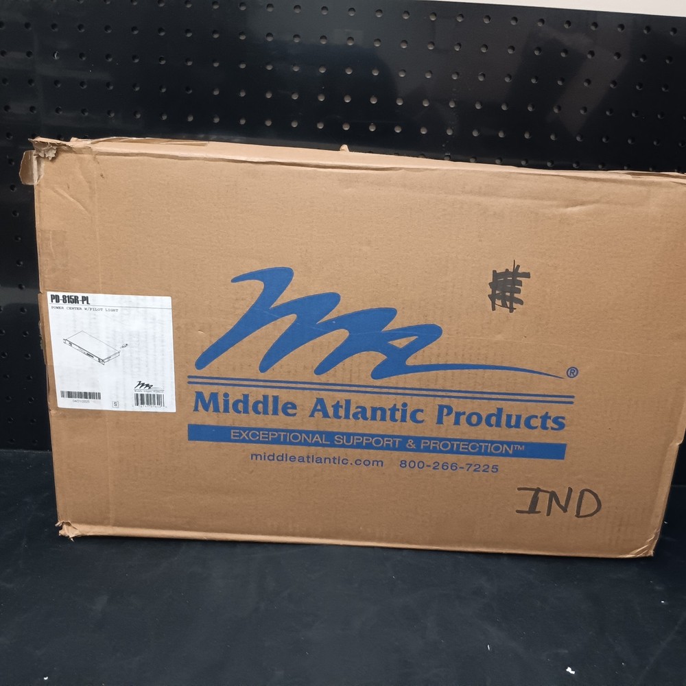 middle Atlantic 15 AMP Horizontal Power Strip, 8 Outlets Basic Surge