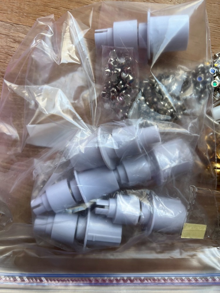 BeDazzler x2 Studs Buttons Jewels BDZ-06