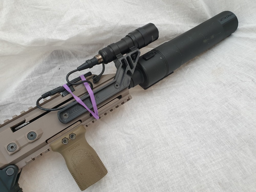 Airsoft GHK G5 flashlight mount