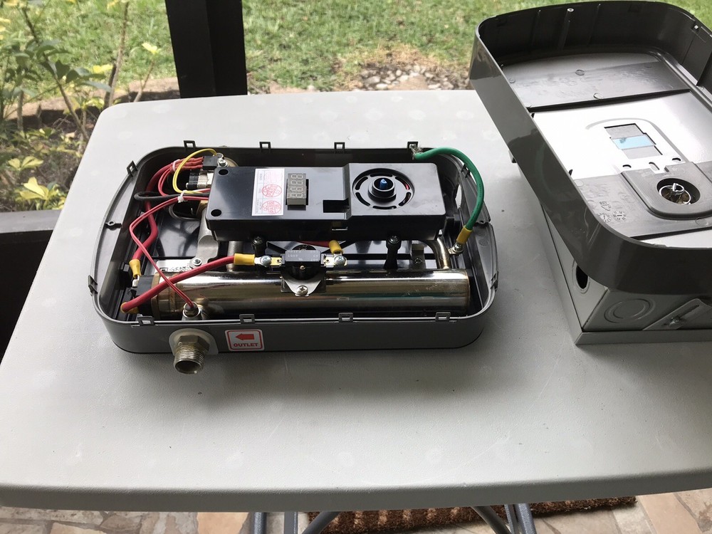 RHEEM Retex-08 Tankless Water Heater W/ FERRAZ SHAWMUNT Case circuit Breaker Enc