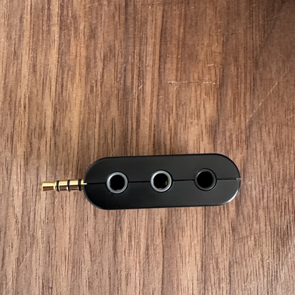 RØDE SC6 dual TRRS adapter.