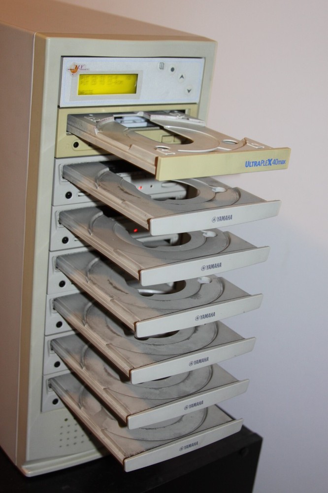 ILY enterprise CD Duplicator 1:6 (Plextor, Yamaha)