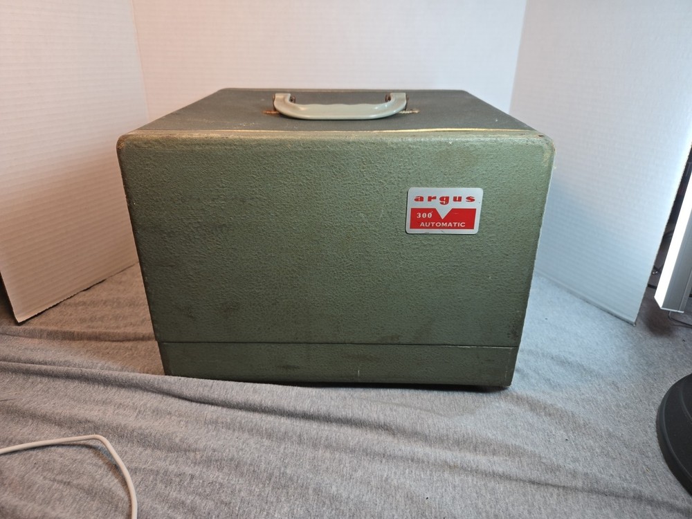 Vintage Argus 300 Automatic Slide Projector With Case Untested