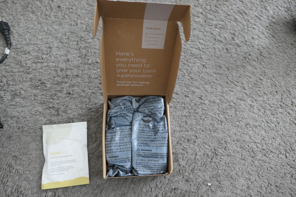 Lomi Compost Charcoal Packets 2 Pack + Compost Accelerator