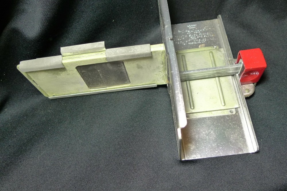 Vintage AIREQUIPT Automatic Slide Changer Model P 2" x 2" Slides