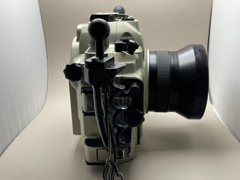 Nexus Nikon D2X Underwater SLR Camera Housing