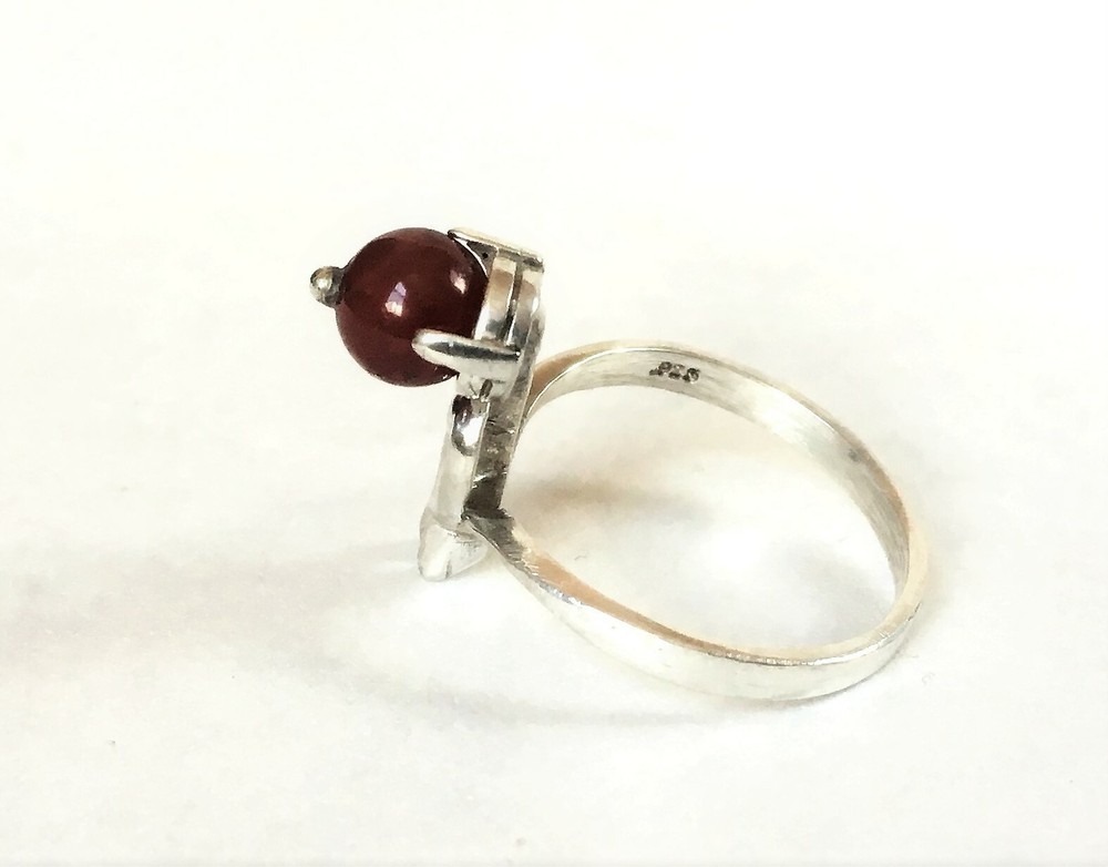 RING WITH CORNELIAN ROUND GEMSTONE--- 925 STERLING SILVER