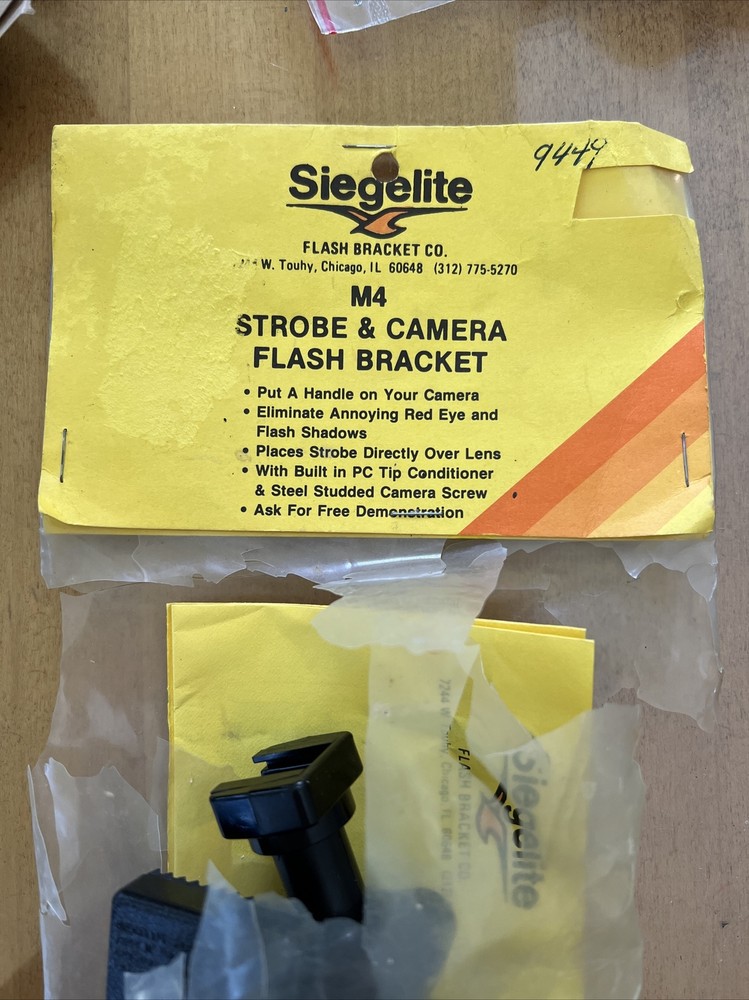 Siegelite M4 Strobe & Camera Flash Bracket New Older Stock