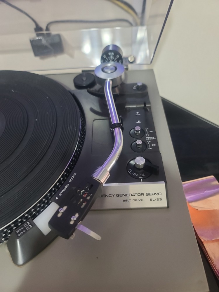 Technics SL-23 Professionally Serviced Shure R1000XT