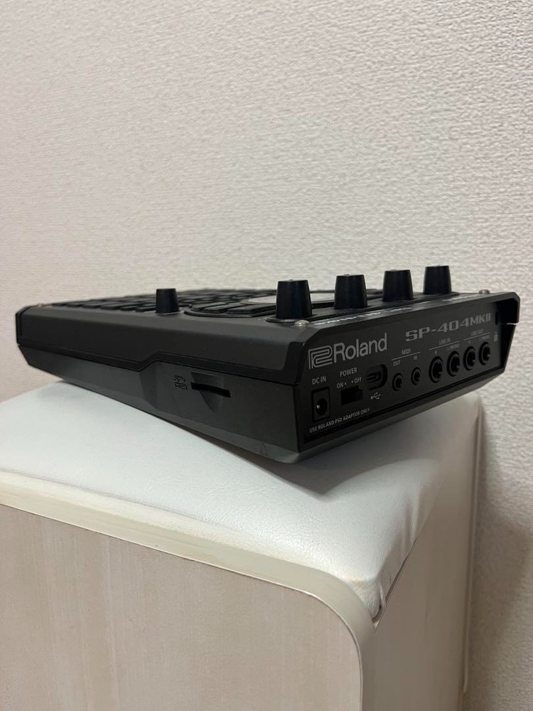 Roland SP-404 Mk II Sampler Machine Electronics Music Sound Compact Effector