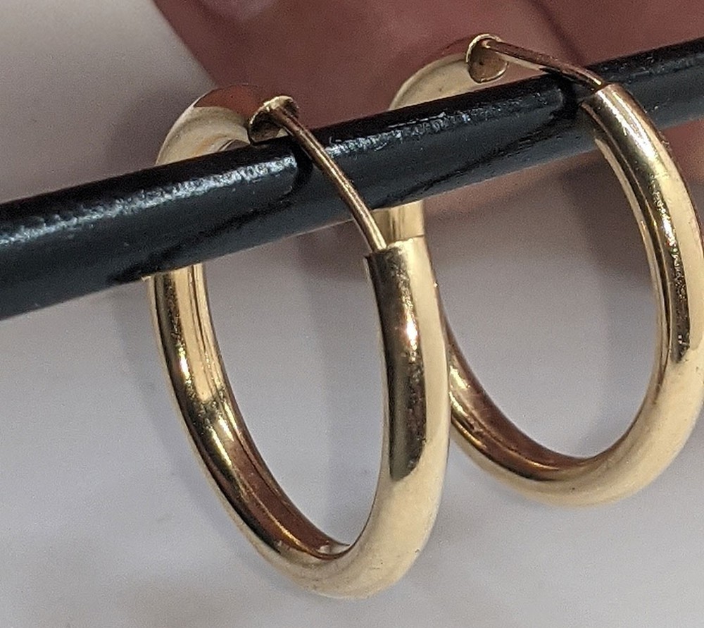 3.2 Grams 14K Solid Yellow Gold Hoop Earrings