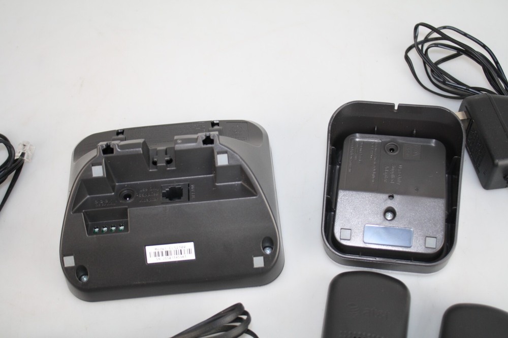 AT&T EL52300 Dect 6.0 Digital Answering System 2 Handsets