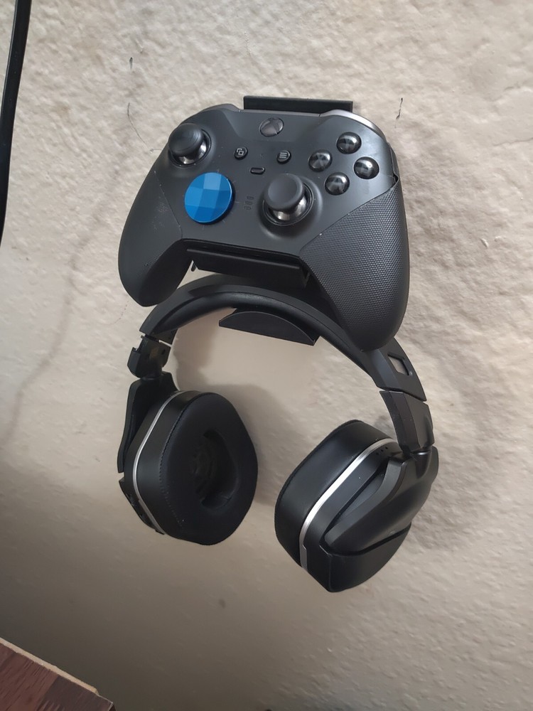 headset and controller stand