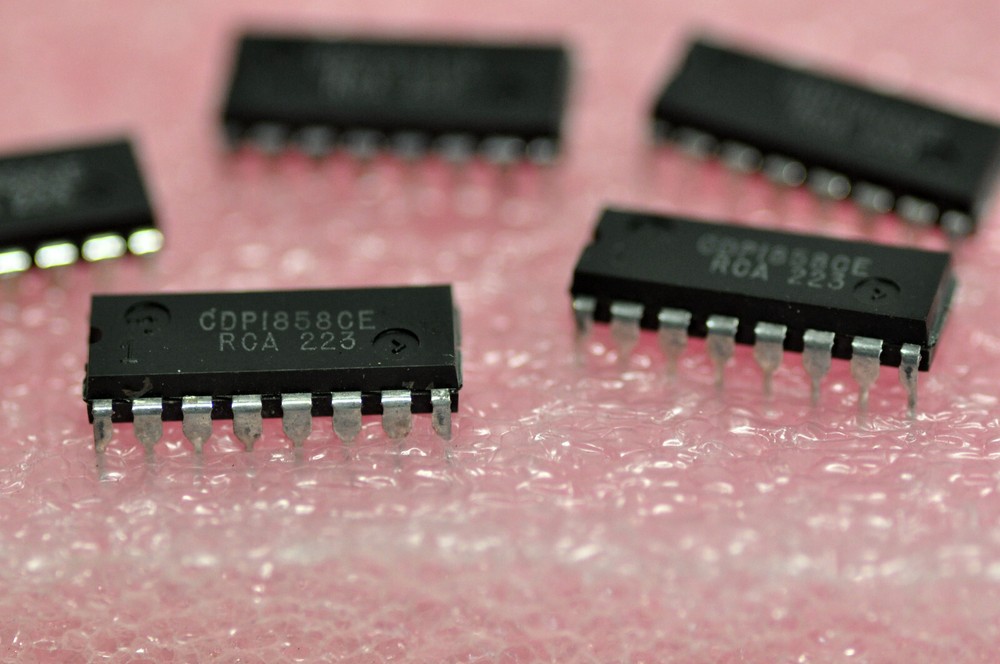RCA CDP1858CE chips, new, 5 pcs.