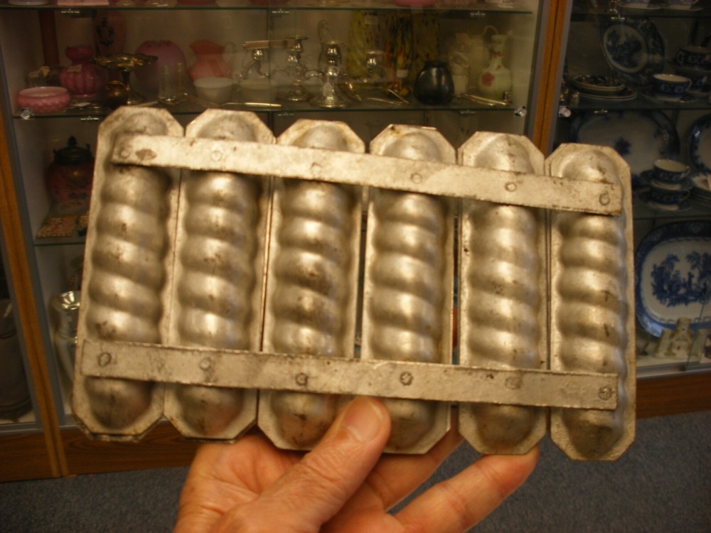 Antique Vtg Primitive Chocolate Candy Mold