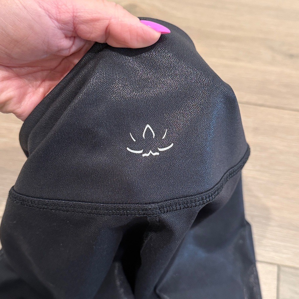 BEYOND YOGA Black Pearlized High Waisted Midi Active Workout Legging Size Medium