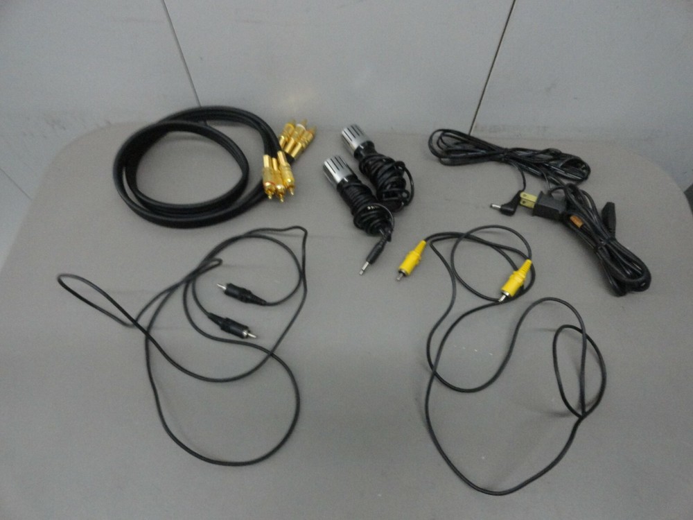 Vintage Sanyo Microphone HM-55 (2 mics plus extras)