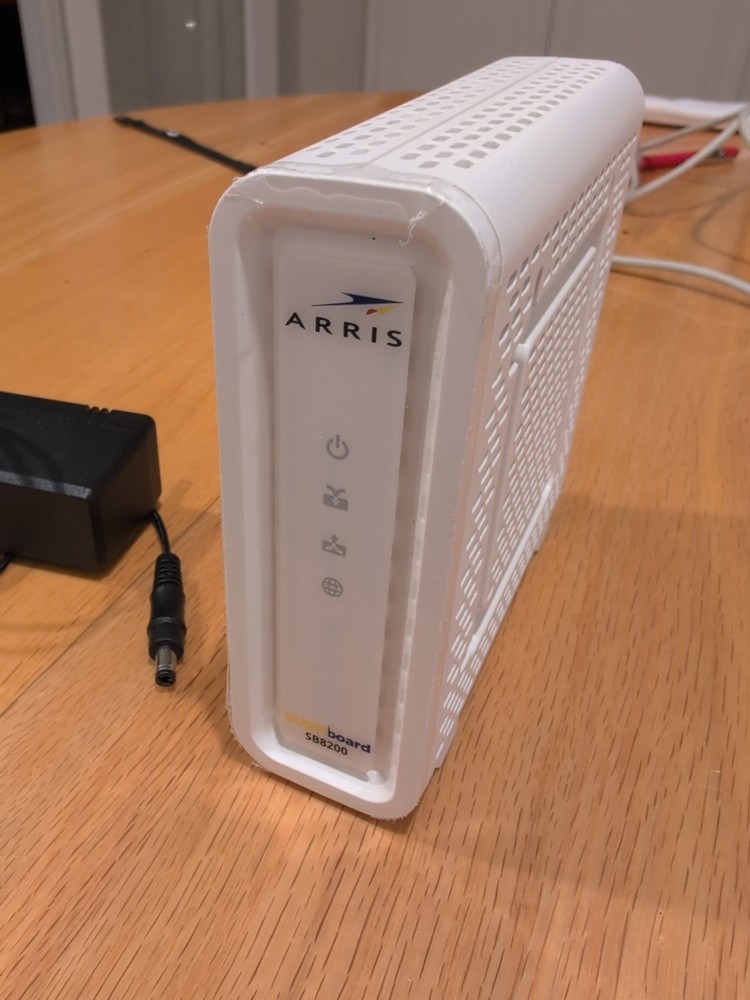 Arris SURFboard SB8200 DOCSIS 3.1 cable modem