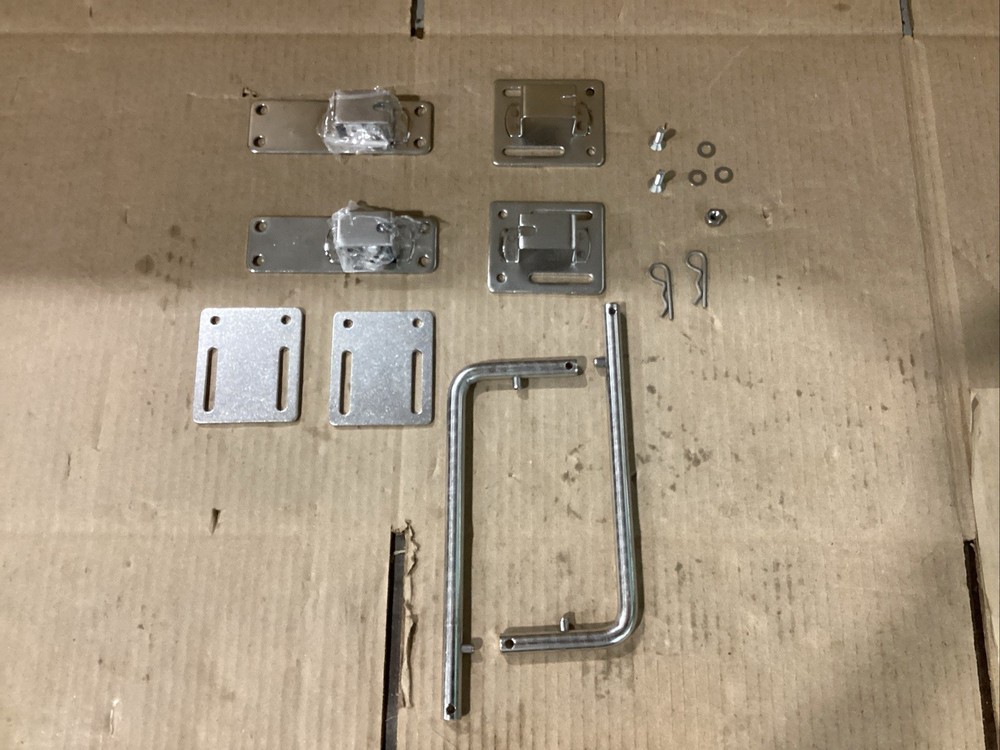 Magma Dual Ext. Square / Flat Side Rail Mount T10-640  ( Missing Hardware )