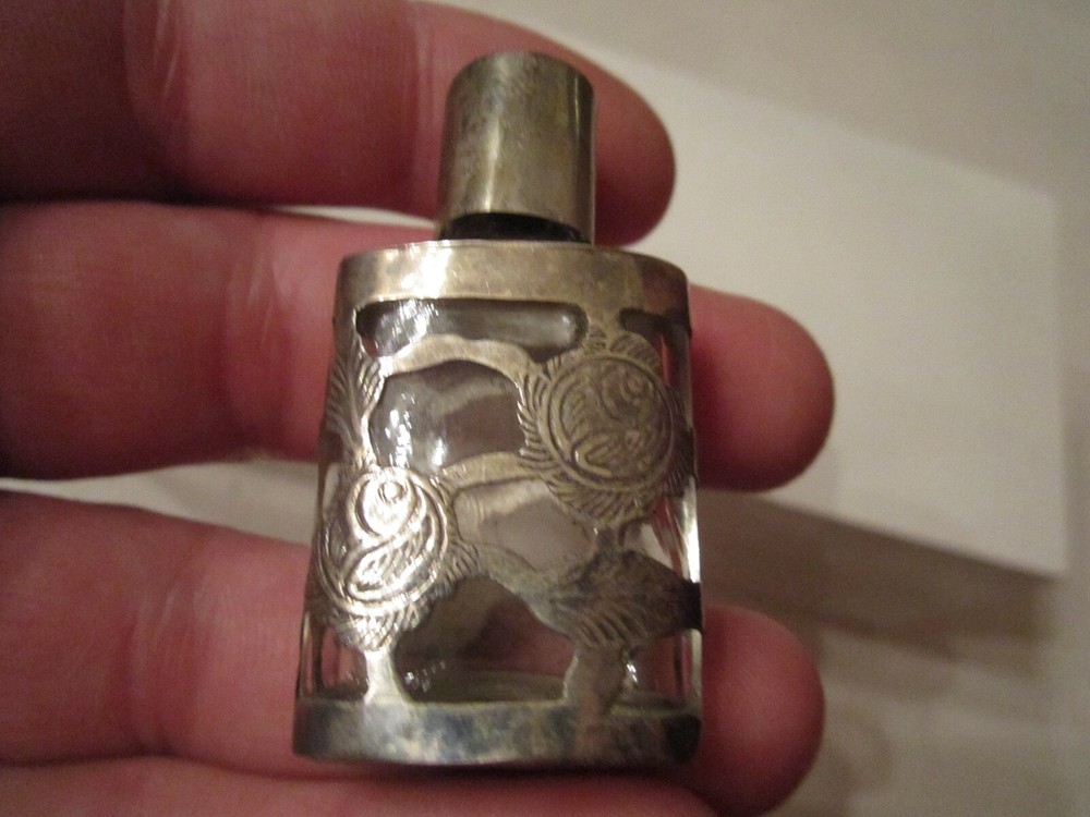 E D STERLING SILVER PERFUME DECANTER - 2" TALL - 18g TW - SCCC