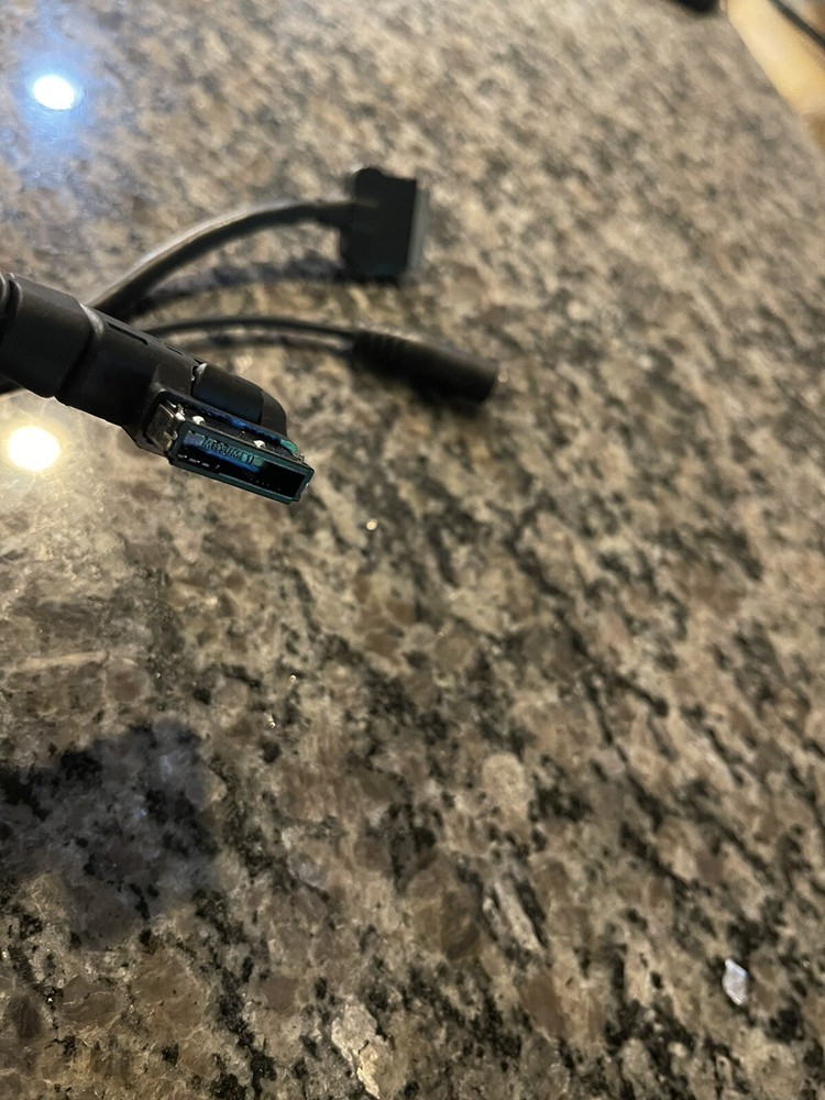 B87824578 Mercedes Ipod/Aux Cable