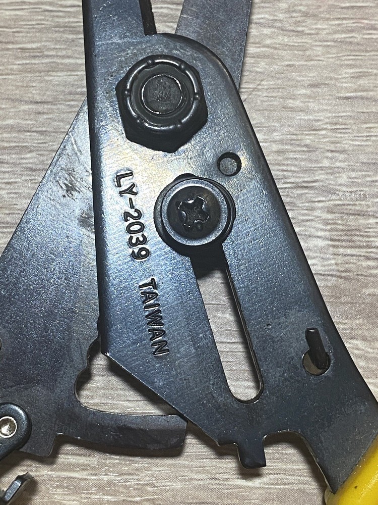 Slim Nose Wire Stripper