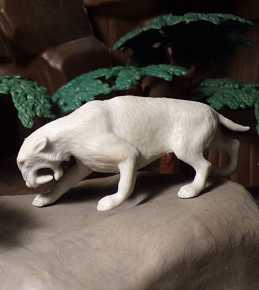 Marx 1971 Smilodon Saber-tooth Waxy Gray