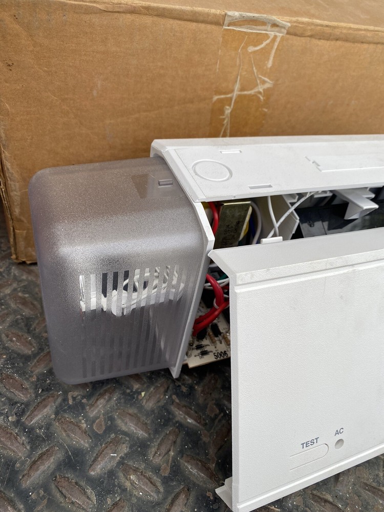 (TOA) E118LH7W Lightolier Emergency Light