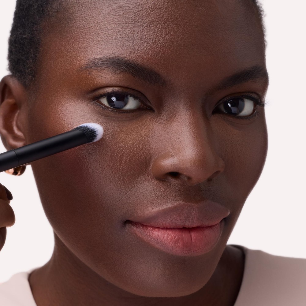Catrice | Under Eye Concealer Brush | Angled for Precise Blending Black