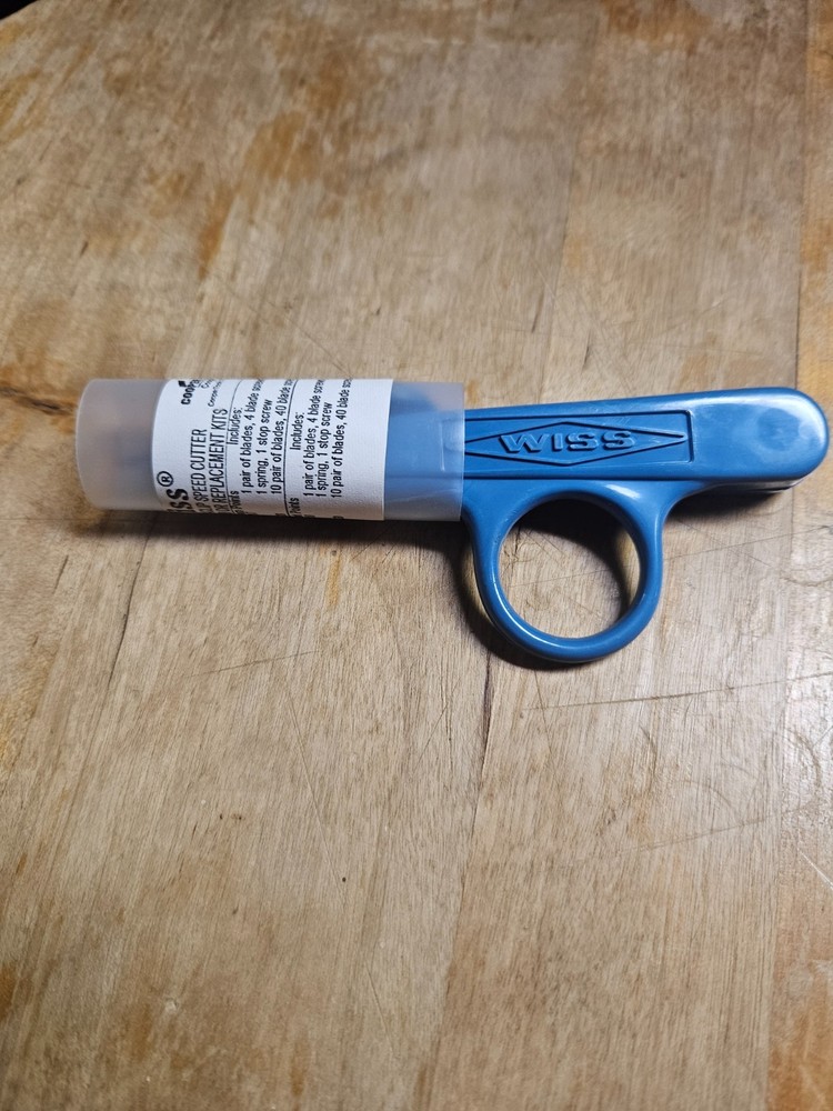 Wiss 1570B Blue Quick Clip Sharp Point Scissors