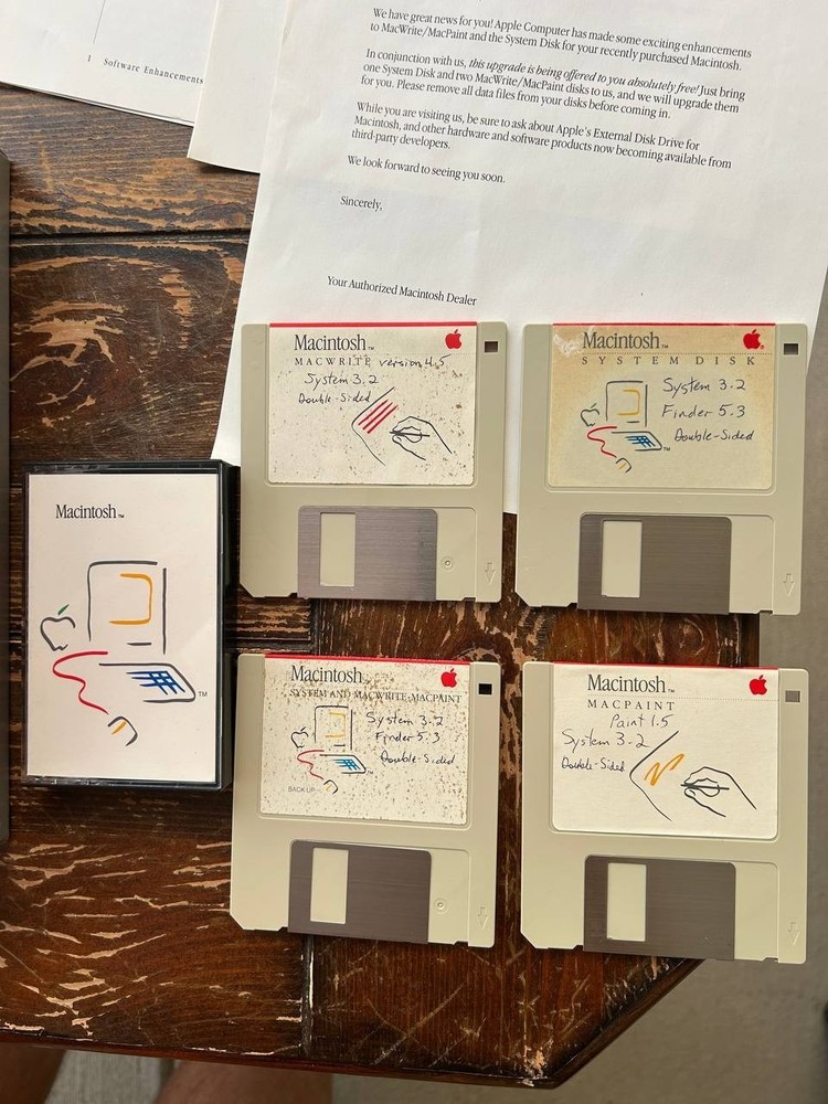 Apple Macintosh MacWrite. MacPaint. Mac software 1984 128K