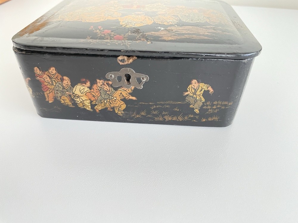 Antique Meiji Japanese Lacquer Box