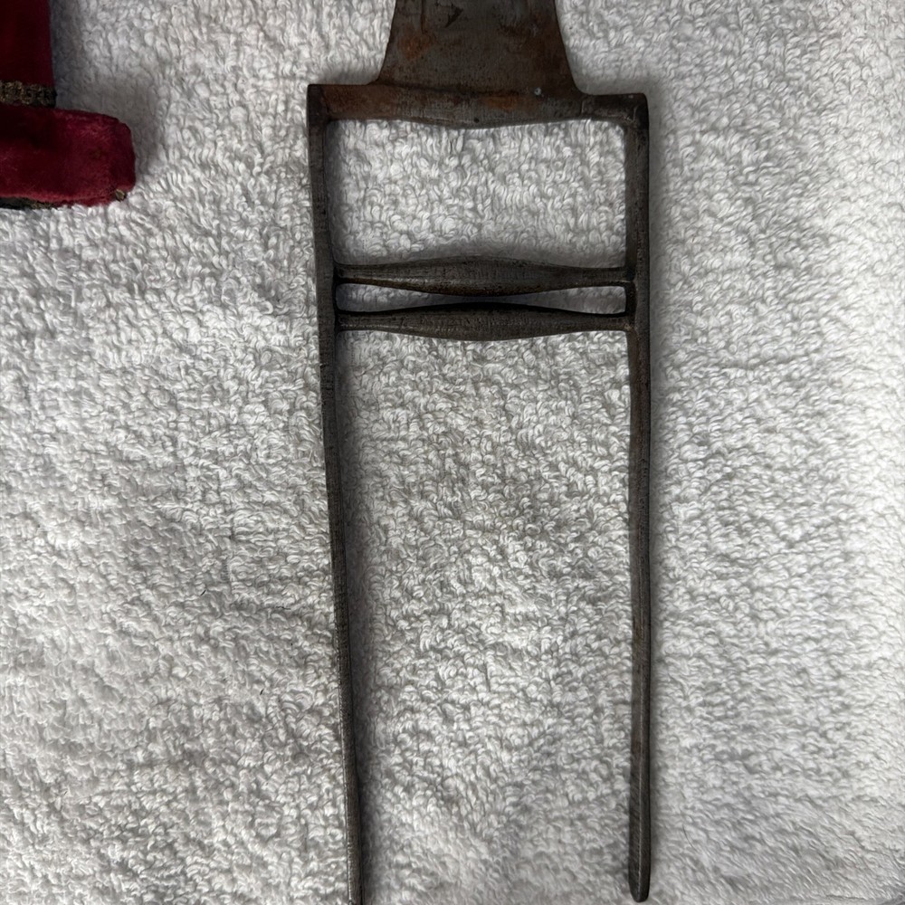ndian Katar Dagger With Double Edged Blade And Scabbard