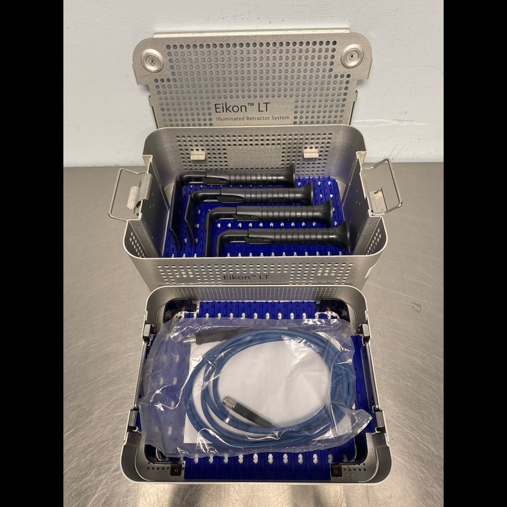 Invuity Eikon LT Illuminated Retractor System